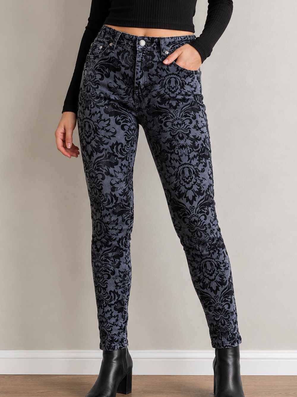 Tru Luxe Velvet Floral Skinny Jeans Women’s Size 8 Stretch Mid Rise Dark Grey - Picture 1 of 13